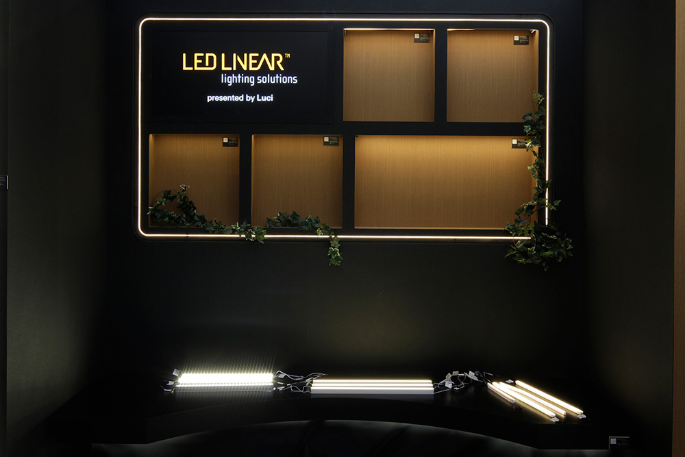 ドイツのLED照明メーカー「LED LINEAR」の製品は、Luciと同じく屋内外環境のさまざまなシーンに対応する仕様のものや、湾曲可能なフレキシブルなライン照明などが展示された