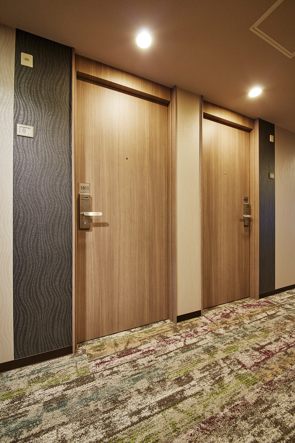 廊下やドア回りなど、さまざまな場所でのリノベーションに使用できる