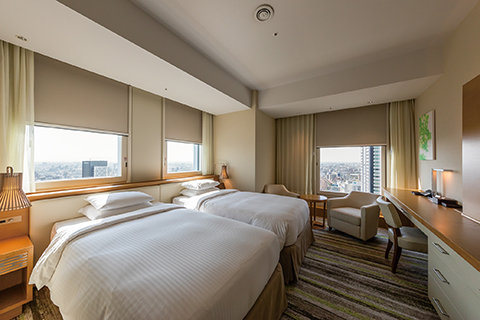 「名古屋JRゲートタワーホテル」の客室には、遮光性に優れたロールスクリーン「ソフィー小型ガイドレールタイプ」を採用