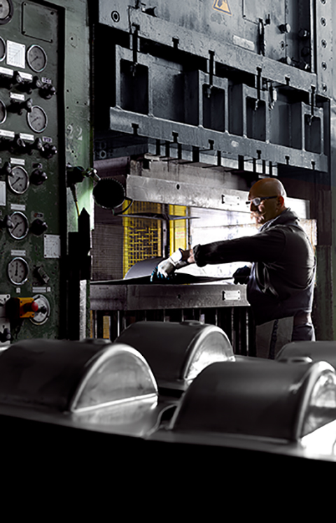 Alapeの製品は、ドイツのゴスラーにある工場で、熟練の職人によって1点ずつすべて手仕事で仕上げられている