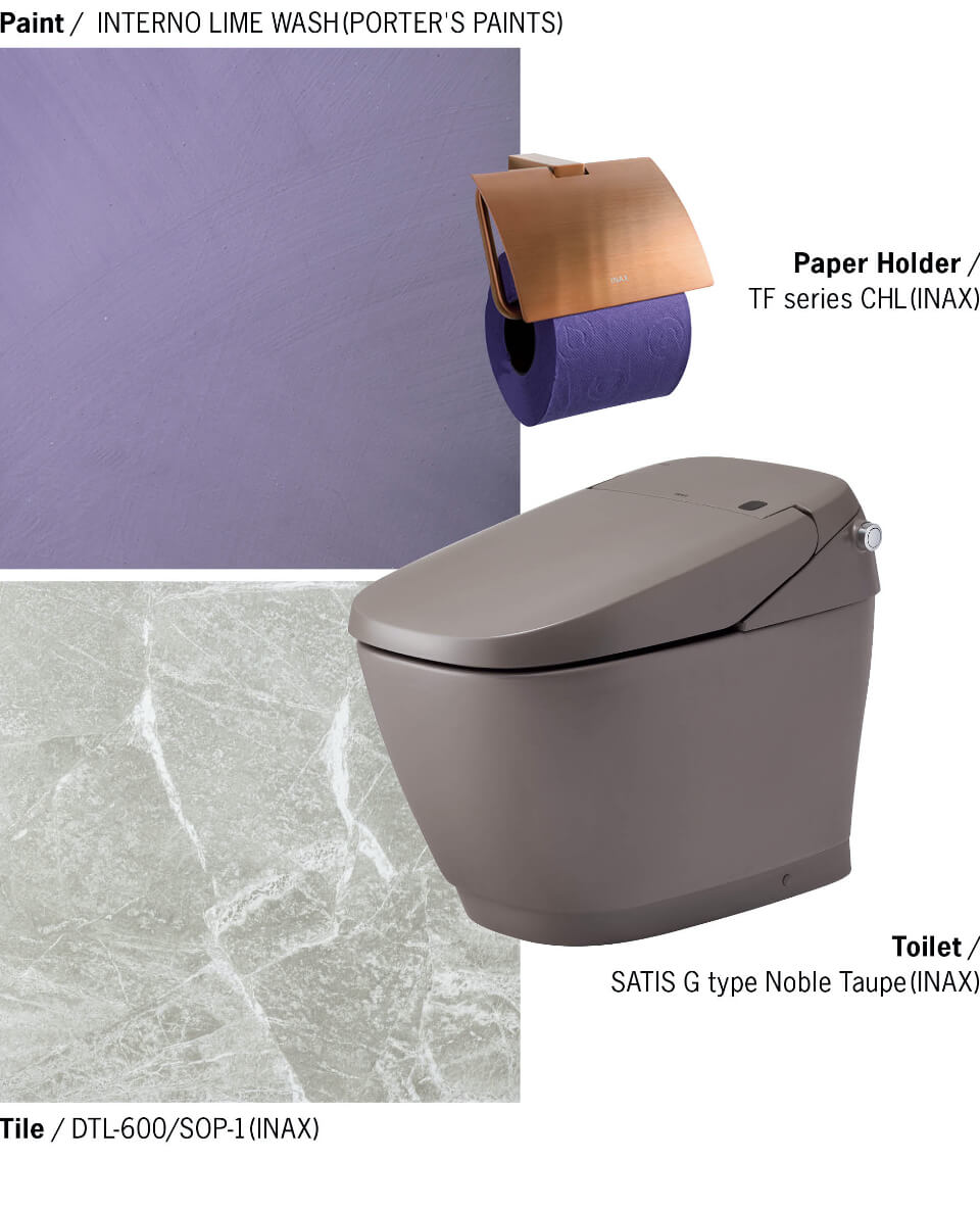 「ノーブルトープ」のトイレは、どのような色にも合わせやすく、落ち着いたなかにもラグジュアリーな印象を感じさせる色合いが特徴。質感のあるペイントや大理石調タイルと合わせて、上品な雰囲気を楽しみたい。トイレ「サティスGタイプ ノーブルトープ」＊　ペーパーホルダー「TFシリーズ CHL（カッパー）」（W138×D140×H87）19,600円　床のタイル「DTL-600/SOP-1」（599角×t10）7,900円/㎡＊　壁の水性アクリルペイント「INTERNO LIME WASH」7,100円/1ℓ缶　クリアペイント「ALL PURPOSE CLEAR SEALER」5,300円/1ℓ缶／PORTER'S PAINTS