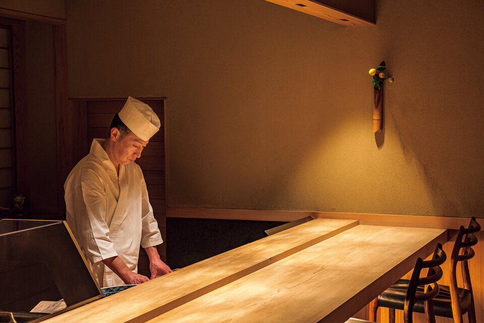 店主・志村さんは和食店での修行中に、静岡の豊富な食材や天ぷらという調理法に魅せられ、2005年に静岡・鷹匠で開業独立した