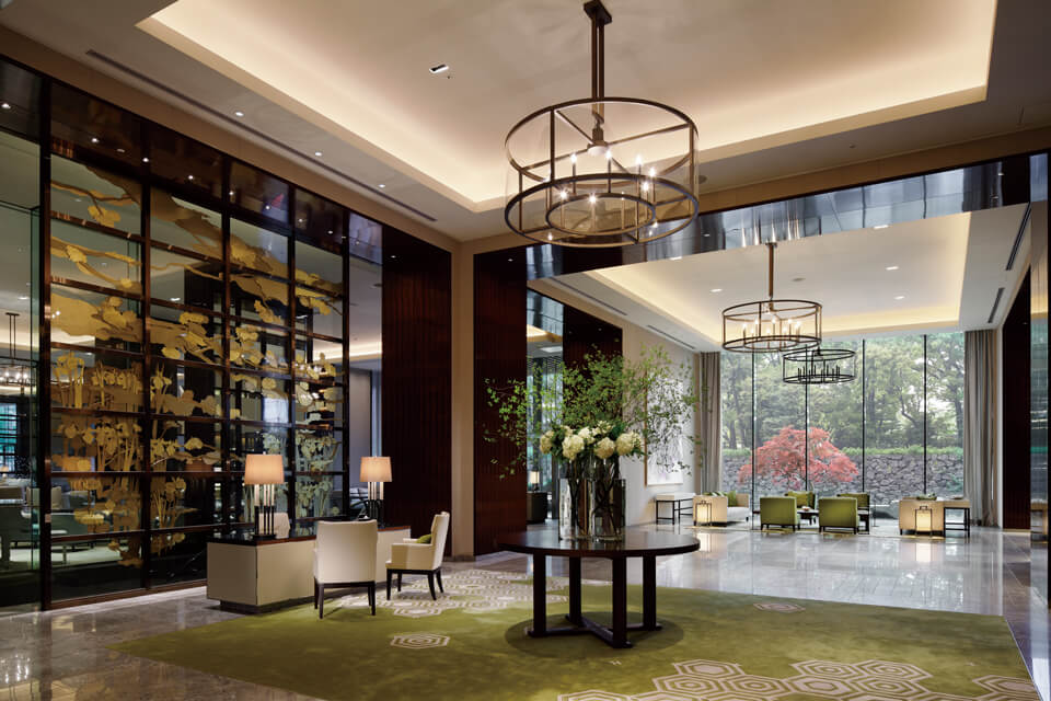 パレスホテル東京（『商店建築』2012年6月号掲載）1階ロビーでもオリジナルのアロマがゲストを迎える