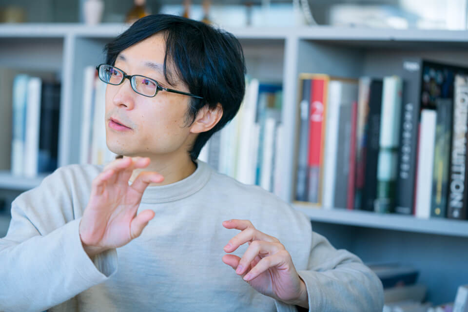 ほうじん・ひさし　1975年生まれ。99年明治大学大学院修了。青木淳建築計画事務所を経て、2005年日吉坂事務所設立。「銀座 伊東屋」リニューアルなど多くの設計を手掛ける他、小規模複合ビル「KITAYON」（東京・西荻北）では、設計だけでなく、自身がオーナーとなりビルの運営も行っている