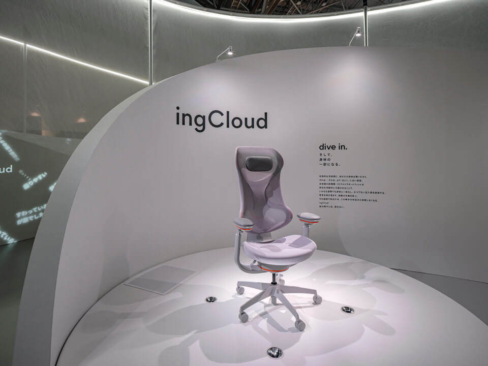 ingCloudは、ライトグレーとブラックの2色。それぞれ単色とアクセントとして可動部にオレンジ色があしらわれたタイプがある