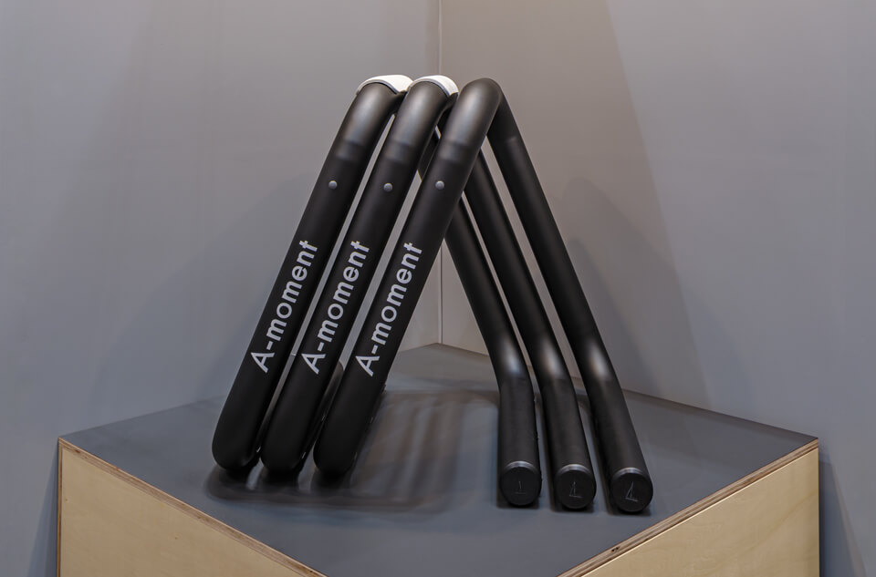 「Hip Bar」は、クッションシートやドリンクホルダーのオプションもある