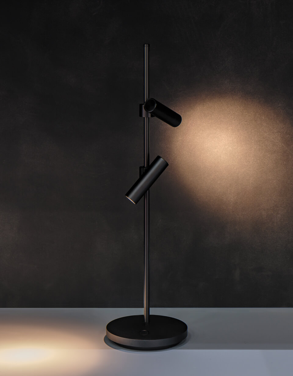 デスクスポットライト「TYPE 04」は 、 1灯式と2灯式から選べる