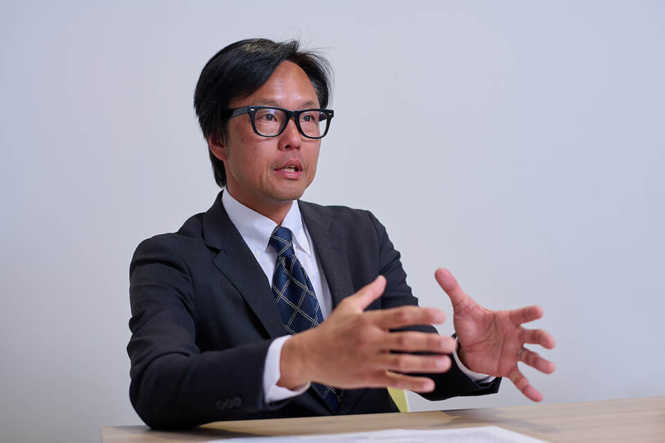 施主の思いに寄り添いながら、伴走するように音響の提案を行っていったと語るオーディオテクニカの藤原氏