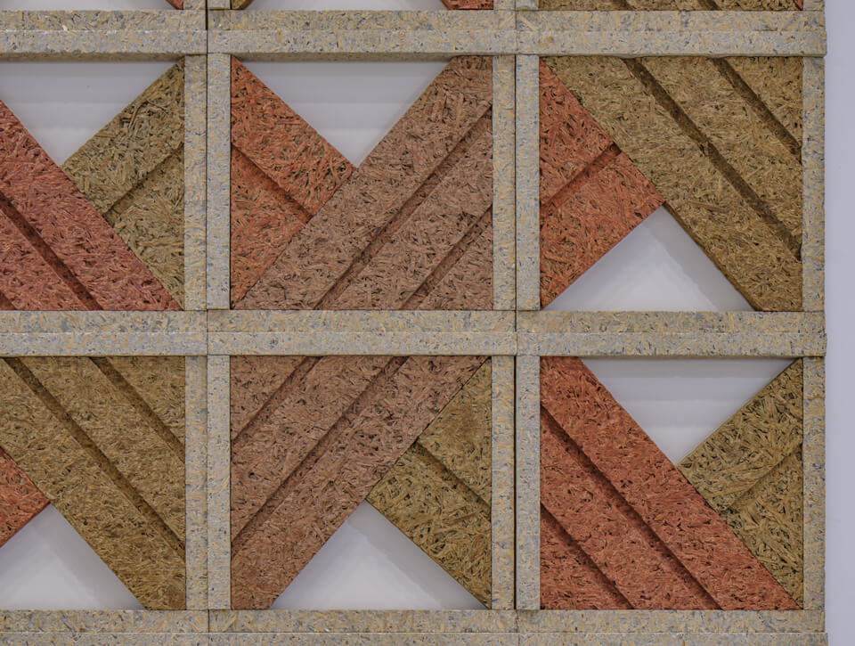 JCDブース内にて展示された小玉遼雅さんによる作品。外枠にポリッシュボード、内側にレノウッドを採用し、「直線に新たな要素を加えた普遍性のあるデザイン」を提案