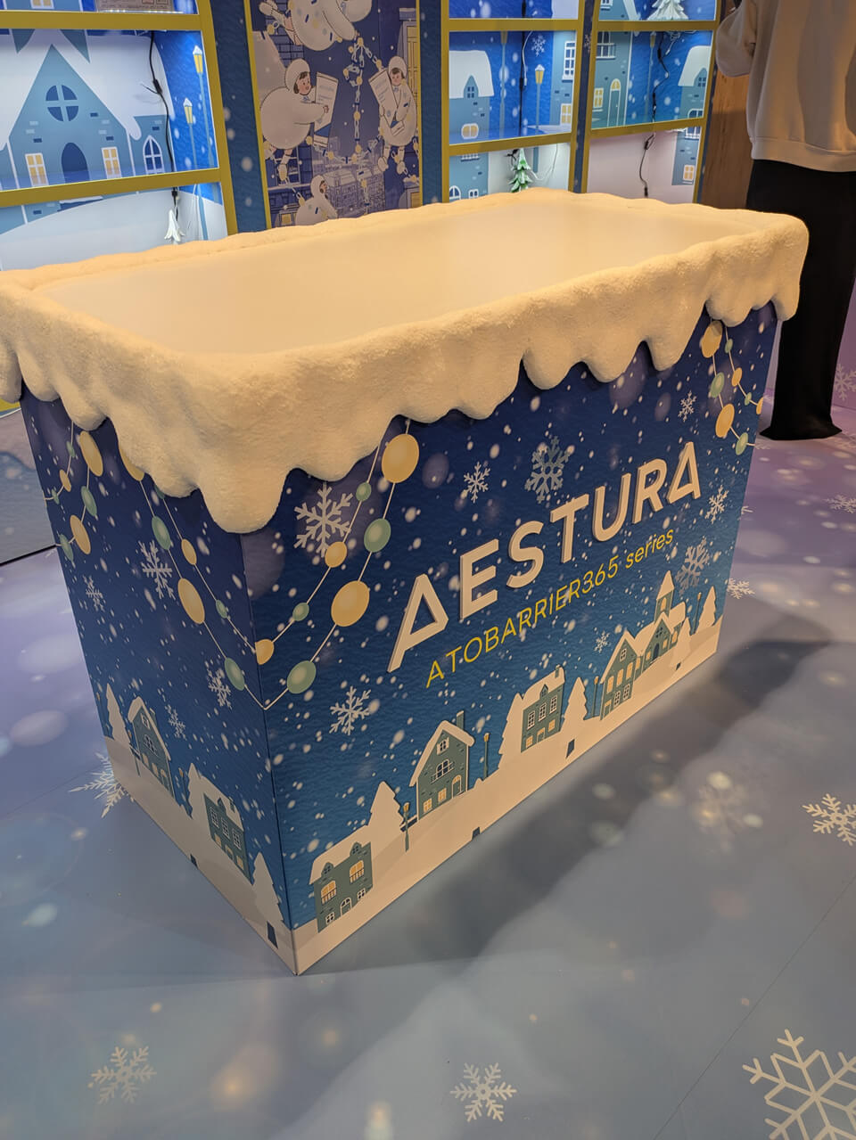 このデザインをクライアントが気に入り、ここで制作した装飾の一部は他のポップアップ会場でも使用された