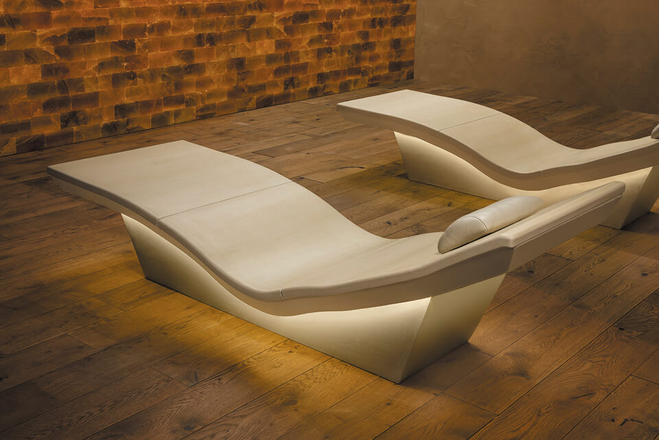シンプルな形状でありながら上質感を感じさせる「Lounger Two Plus」。同製品の二人用モデル「Duo Lounger 」も用意
