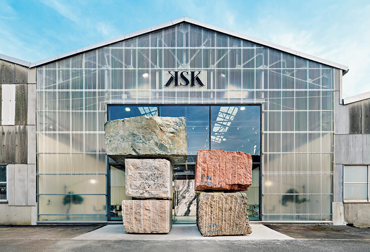 Strad. Stone Gallery